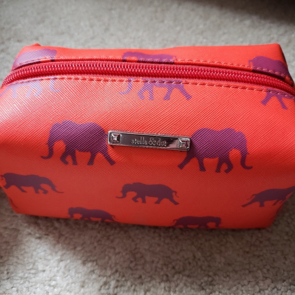 Stella & Dot poof